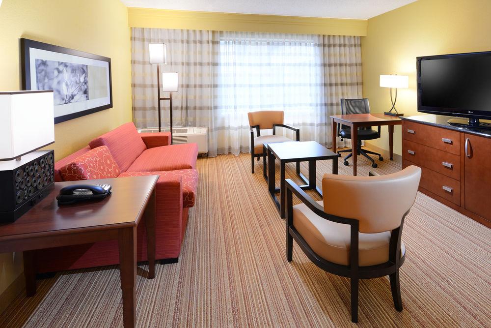 Courtyard By Marriott Dallas Plano In Legacy Park Exterior photo