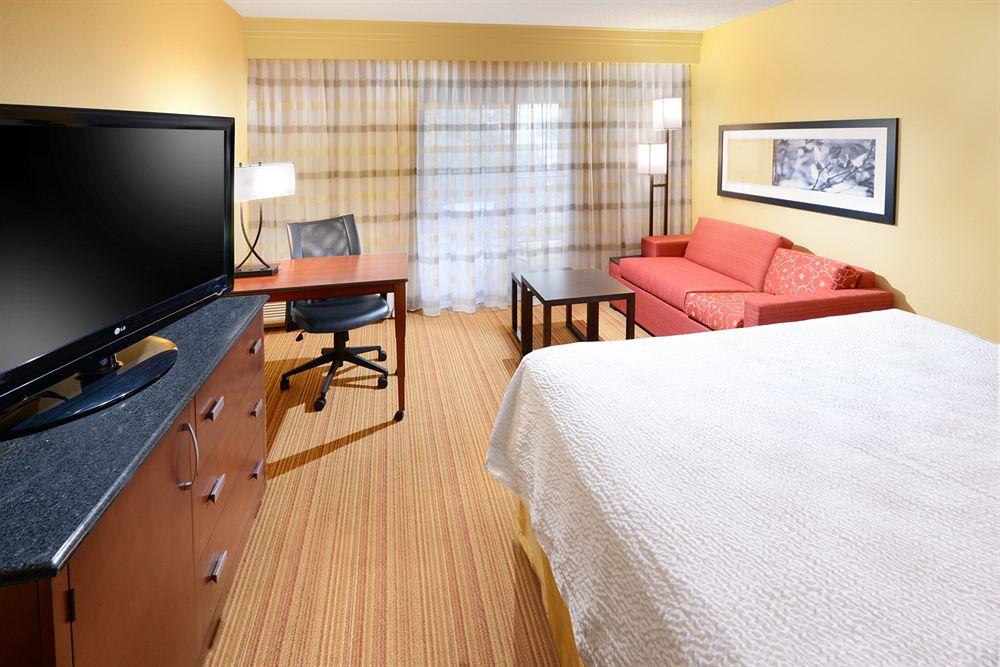 Courtyard By Marriott Dallas Plano In Legacy Park Exterior photo